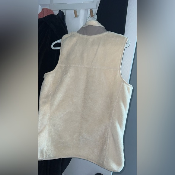 Sherpa Fleece Vest - Picture 2 of 5